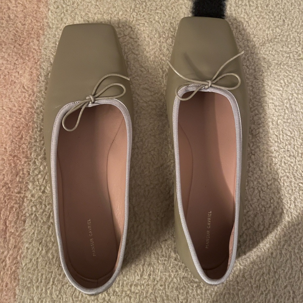 Mansur gavriel square toe flats, size 39. Olive green!